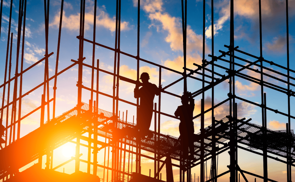 Fondo Indigenti 2023 per Superbonus - cantiere con tramonto sullo sfondo